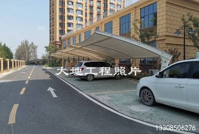 平寨沿河麗景小區(qū)車(chē)棚竣工